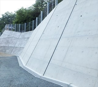 緊急急傾斜地崩壊対策工事
                        井戸上区域